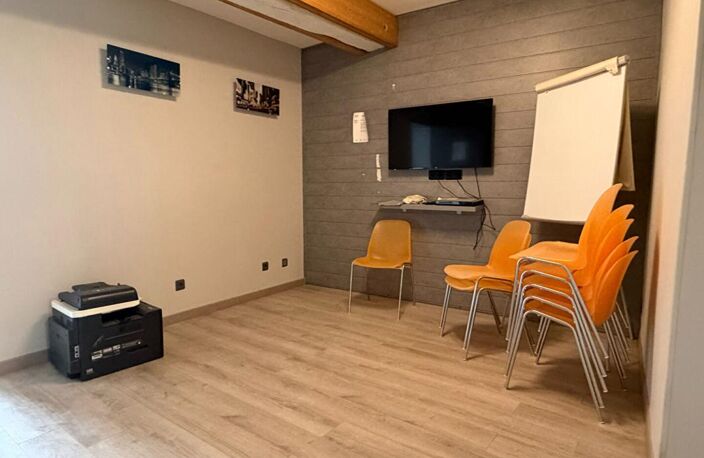 Immeuble avec local commercial et appartement de 3 pièces indépendant — photo 2