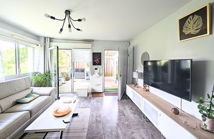 T4 duplex avec terrasse, vue sur espace vert et parking — photo 2
