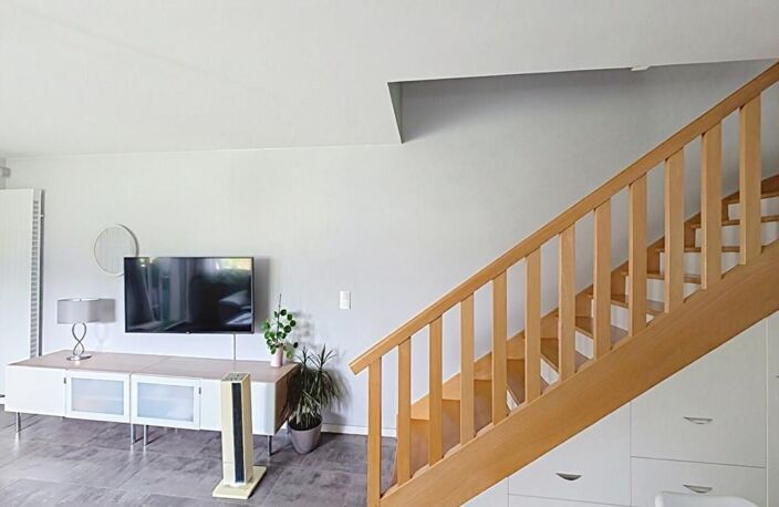 T4 duplex avec terrasse, vue sur espace vert et parking — photo 4