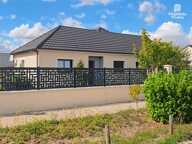 Maison plain pied Pars Les Romilly, trois chambres, bureau, garage, terrain — photo 2
