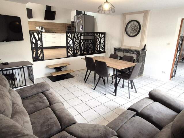 Ravissante Maison Individuelle en colombage, de Charme ou de Caractère de 116 m² Rénovée avec Cour, Terrasse, Appentis, Buanderie, Cave voutée et Terrain Clos et Arboré de 749 m² — photo du bien