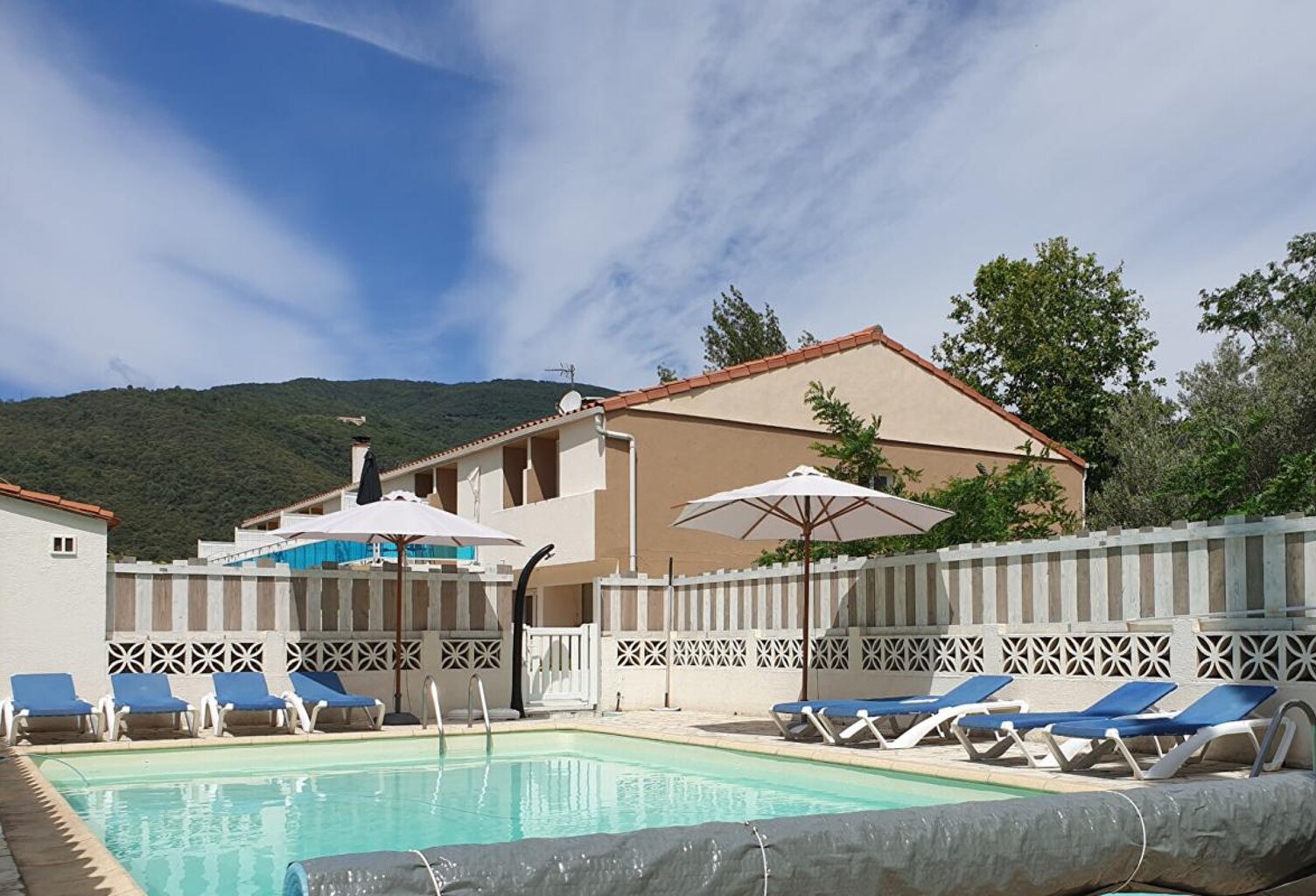 Immeuble / Résidence familiale avec piscine de 11 logements à Amélie les Bains, idéal projet professionnel ou investisseur — photo 1