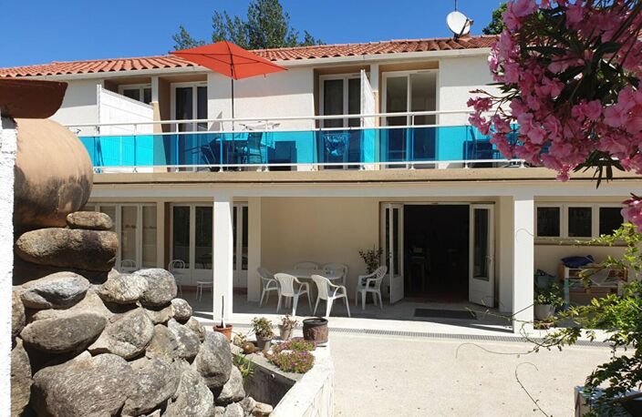 Immeuble / Résidence familiale avec piscine de 11 logements à Amélie les Bains, idéal projet professionnel ou investisseur — photo 3