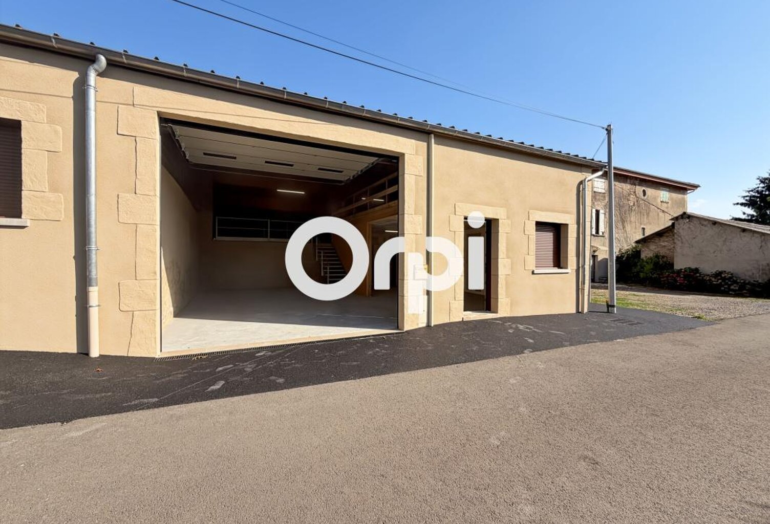 À LOUER – ENTREPÔT / LOCAL D’ACTIVITÉ NEUF – 190 M² – SECTEUR SAINT-SYMPHORIEN-SUR-COISE — photo 1