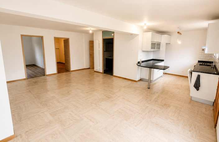 Dans une maison, 3 pièces 70m2  avec espace extérieur et sta — photo 3