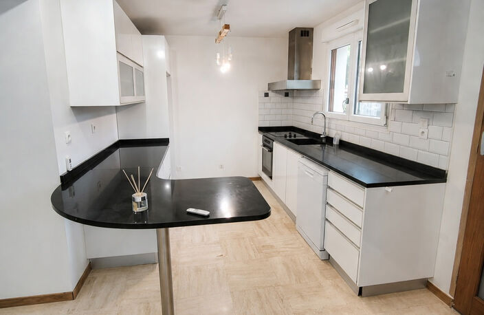 Dans une maison, 3 pièces 70m2  avec espace extérieur et sta — photo 4