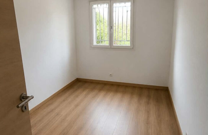 Dans une maison, 3 pièces 70m2  avec espace extérieur et sta — photo 5