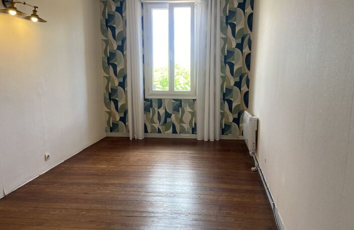 MAISON DE VILLE T4 A PAUILLAC JARDIN , 2 GARAGES, CAVE — photo 3