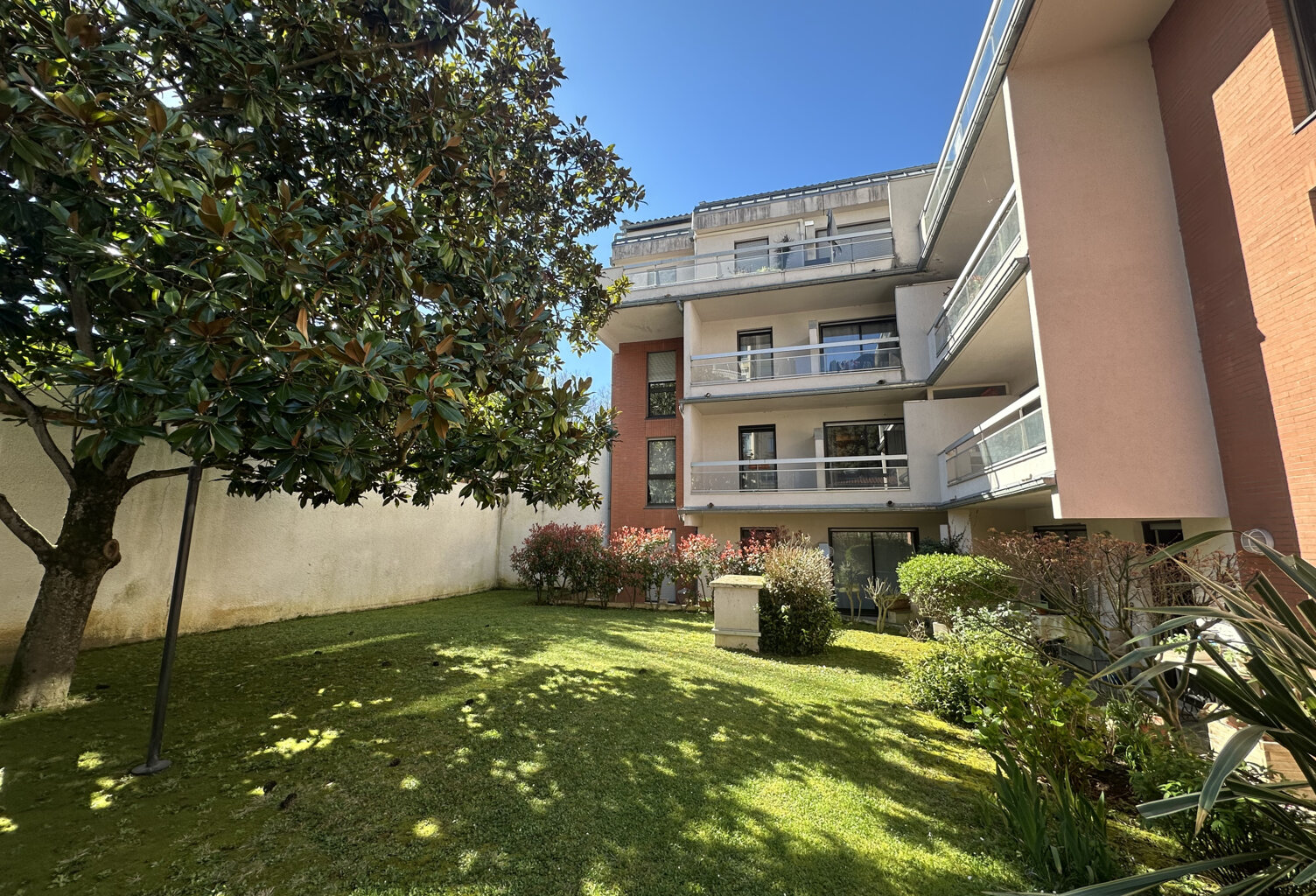 BUSCA - T3 Meublé de 65m2 avec terrasse et parking en sous-s — photo 1