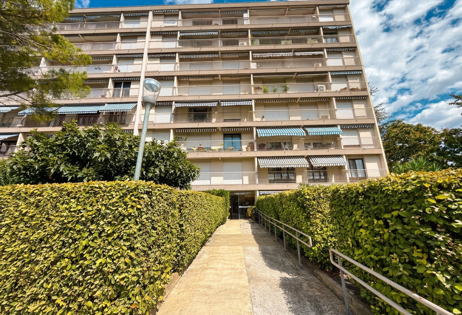 Nîmes Costiere   T5 traversant 112 m2 + garage, parking, cav — photo 1