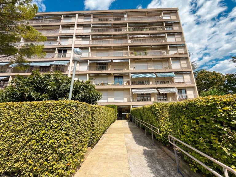 Nîmes Costiere   T5 traversant 112 m2 + garage, parking, cav — photo 1