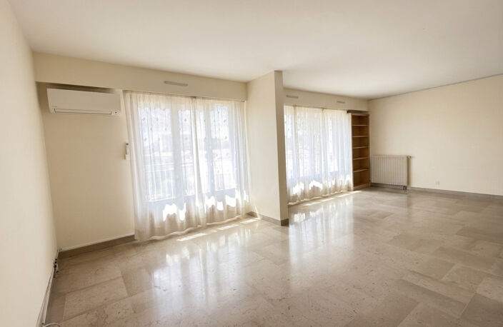 Nîmes Costiere   T5 traversant 112 m2 + garage, parking, cav — photo 3