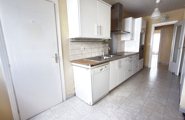 Nîmes Costiere   T5 traversant 112 m2 + garage, parking, cav — photo 5