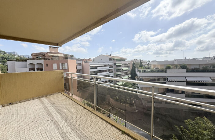 VENCE CENTRE-VILLE   F1 AVEC TERRASSE, CAVE ET PARKING — photo 5