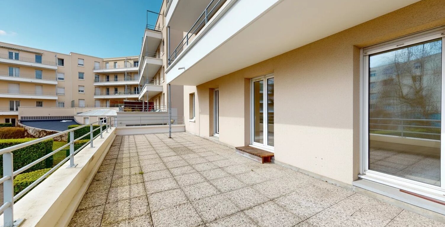 A VENDRE  - APPARTEMENT 4 PIECES CHARTRES-GARE avec terrasse — photo 1