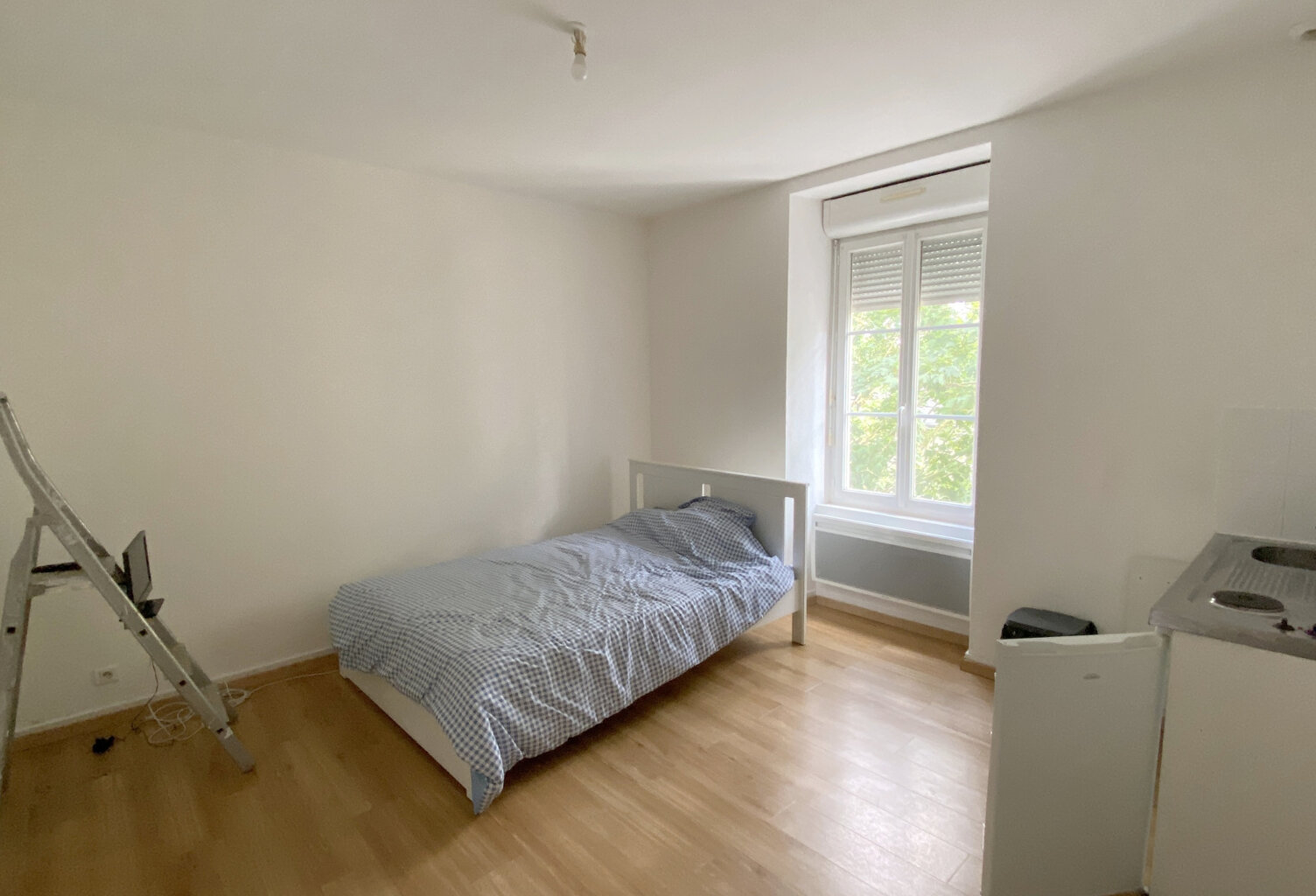 À LOUER   Studio à proximité immédiate de la gare — photo 1