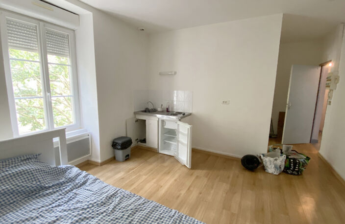 À LOUER   Studio à proximité immédiate de la gare — photo 3