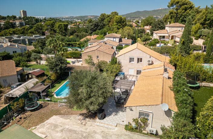 MAISON DE 172 m2 AVEC PISCINE ET DEPENDANCE de 52 m2 — photo 2