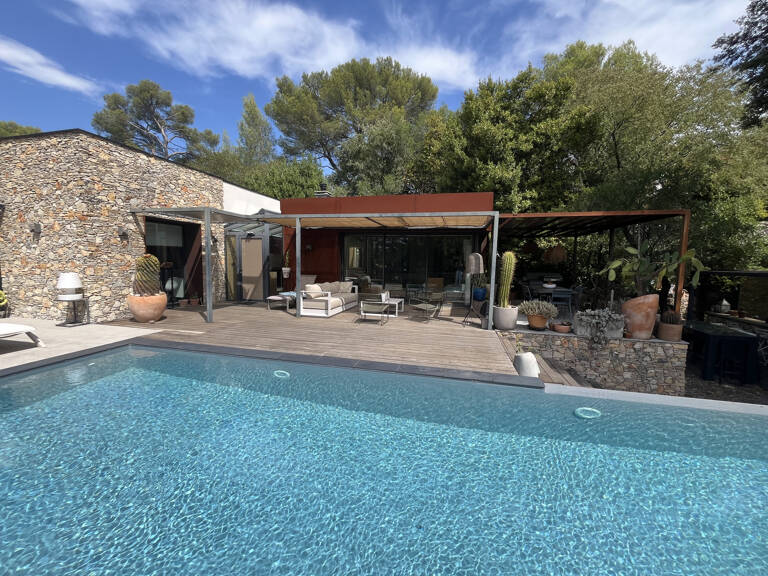 NIMES TOUR MAGNE Villa de 155 m2 avec piscine et studio de 3 — photo 1