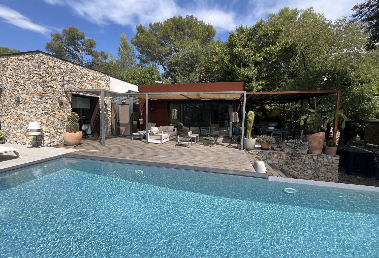 NIMES TOUR MAGNE Villa de 155 m2 avec piscine et studio de 3 — photo 1