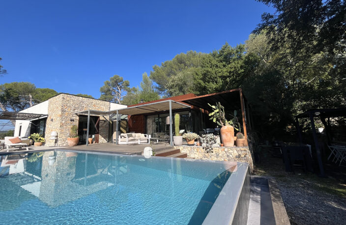 NIMES TOUR MAGNE Villa de 155 m2 avec piscine et studio de 3 — photo 2