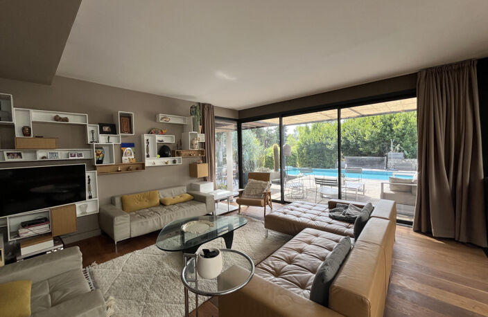 NIMES TOUR MAGNE Villa de 155 m2 avec piscine et studio de 3 — photo 3