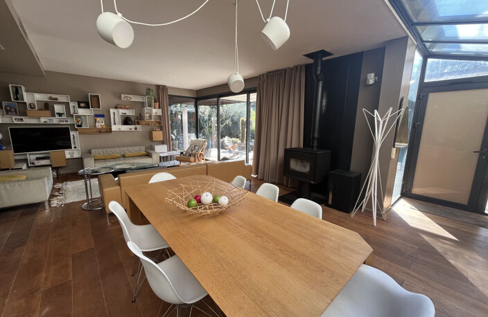 NIMES TOUR MAGNE Villa de 155 m2 avec piscine et studio de 3 — photo 4