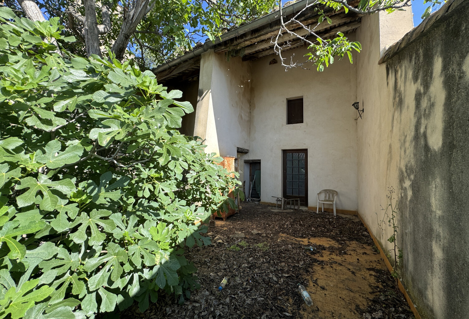 Maison de village de caractère avec cour, terrasse et dépend — photo 1