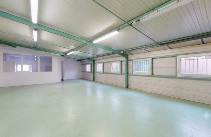 A vendre local d'activité + Appartement — photo 3