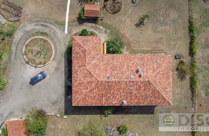 Vaste propriété de plus de 500 m² avec jardin clos et nombreuses possibilités. — photo 3