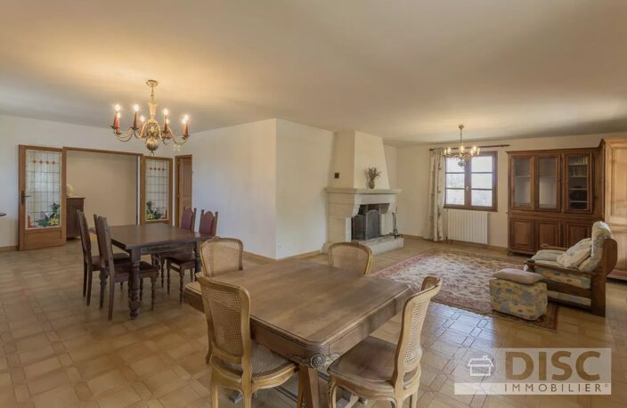 Vaste propriété de plus de 500 m² avec jardin clos et nombreuses possibilités. — photo 5