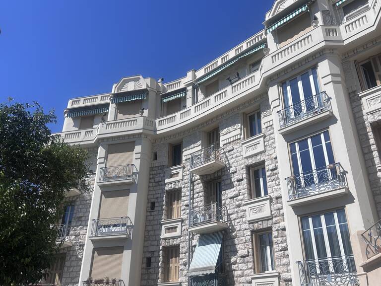 Centre ville, bas Cimiez, 7 Pièces dernier étage. — photo 1