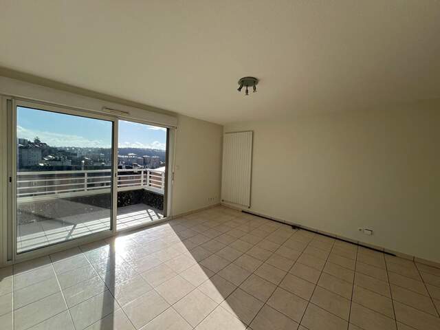 Appartement T2 - balcon, cave, parking - RODEZ — photo du bien