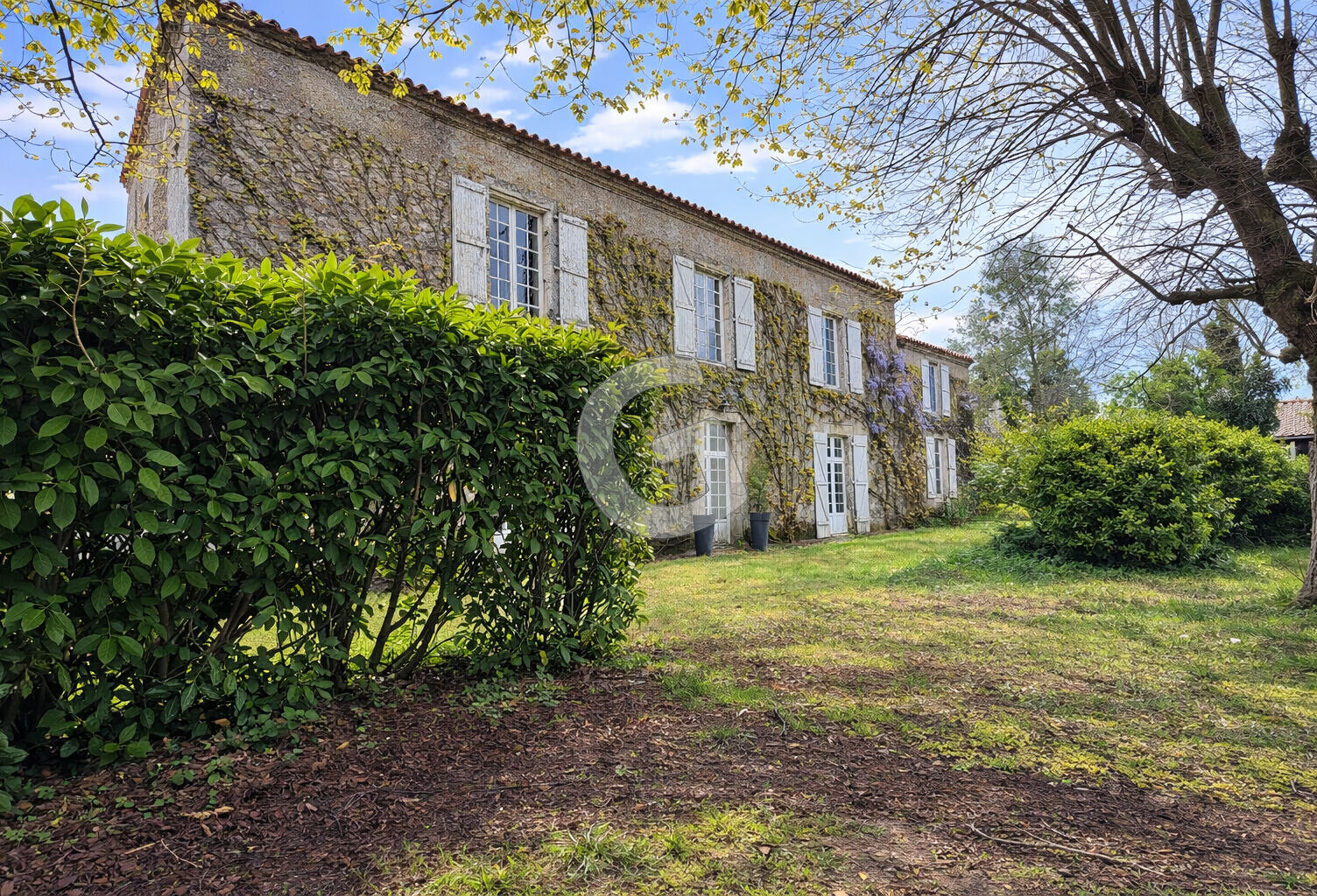 MAISON 9 PIÈCES- 340M²- À VENDRE À ANGLES — photo 1