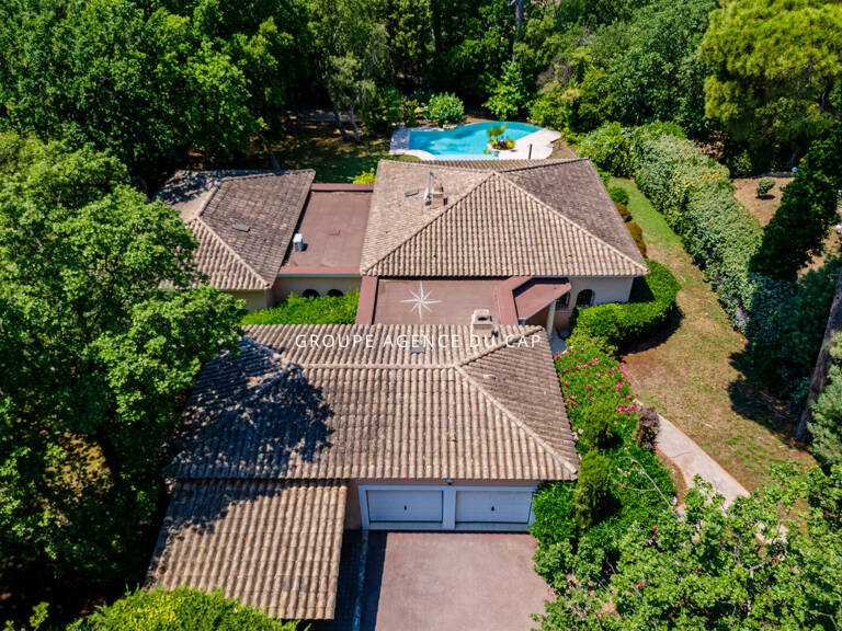 Superbe villa de plain-pied avec 5 chambres, piscine et double garage, proche golf et commerces — photo 1