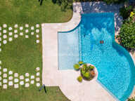 Superbe villa de plain-pied avec 5 chambres, piscine et double garage, proche golf et commerces — photo 2