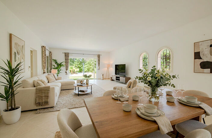 Superbe villa de plain-pied avec 5 chambres, piscine et double garage, proche golf et commerces — photo 3