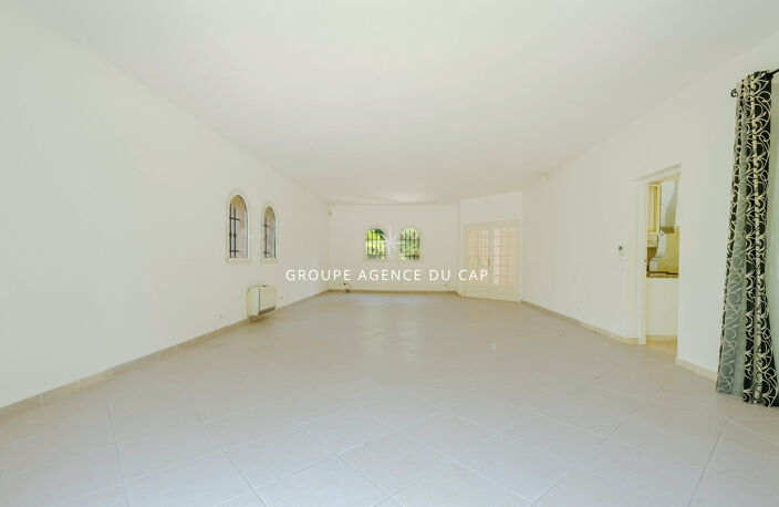 Superbe villa de plain-pied avec 5 chambres, piscine et double garage, proche golf et commerces — photo 5