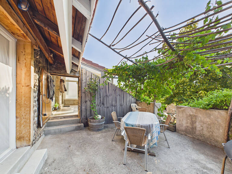 Maison au coeur d'un hameau avec dépendance et vaste terrain à Desaignes — photo 1