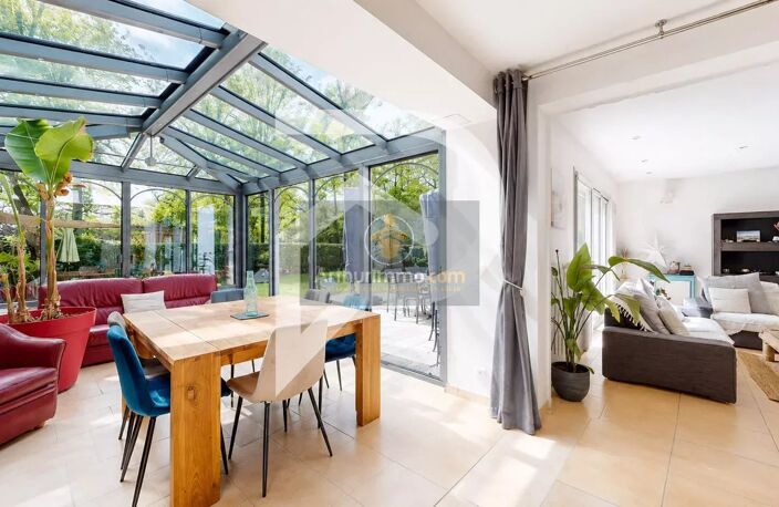 Maison familiale  de plain pied 150 m² Domaine privé sécurisé  Jardin 1000 m² plein sud  La Celle-Saint-Cloud Proche A13 et Parly 2 — photo 3