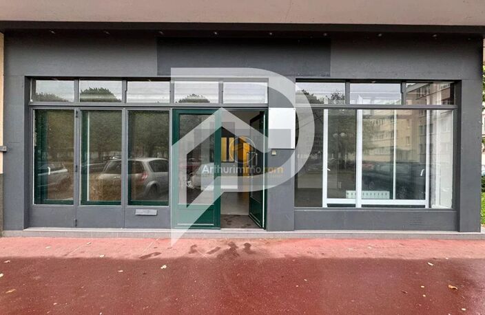 A VENDRE LOCAL COMMERCIAL 6 PIECES 70M² — photo 2