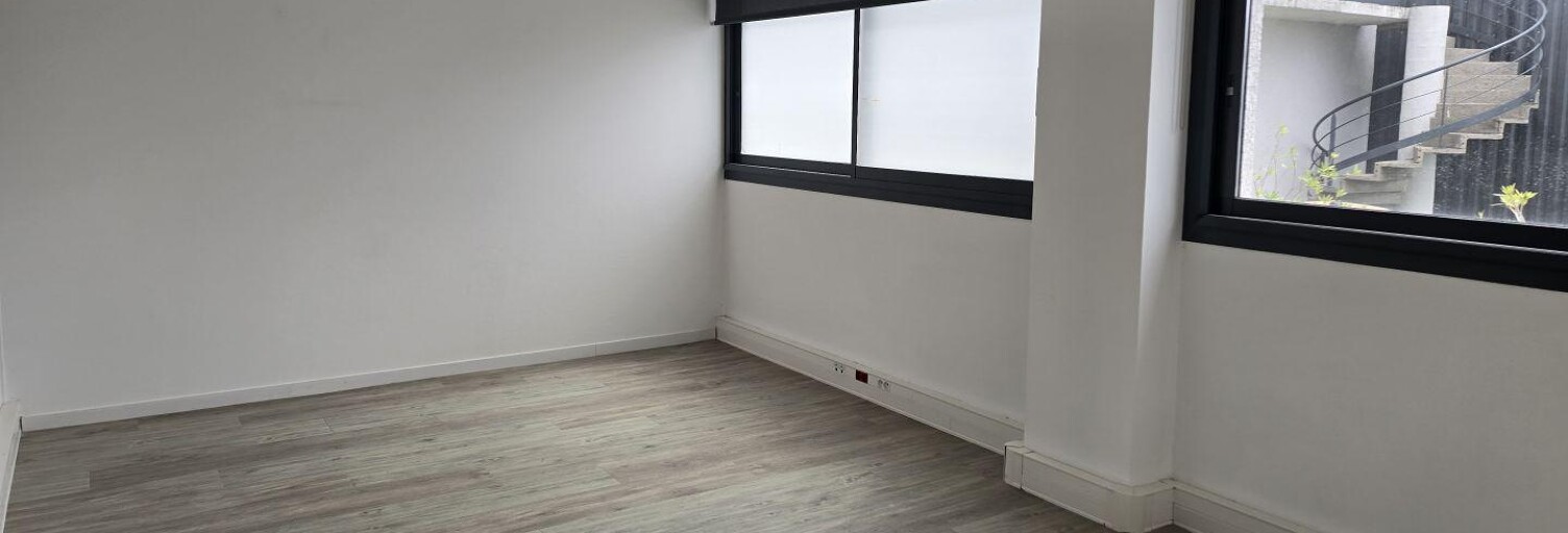 Bureau  19 m² à louer à Buros (64160)