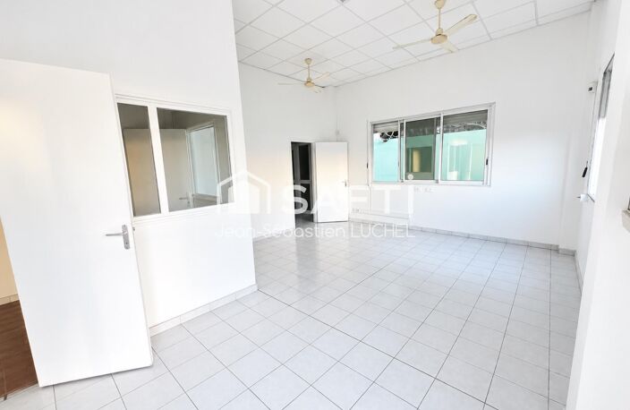 Local professionnel ou commercial de 80 m² avec mezzanine  Zone industrielle — photo 2
