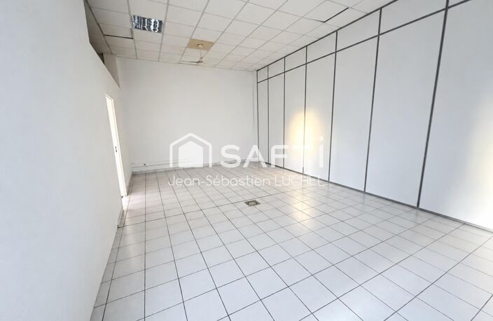 Local professionnel ou commercial de 80 m² avec mezzanine  Zone industrielle — photo 3