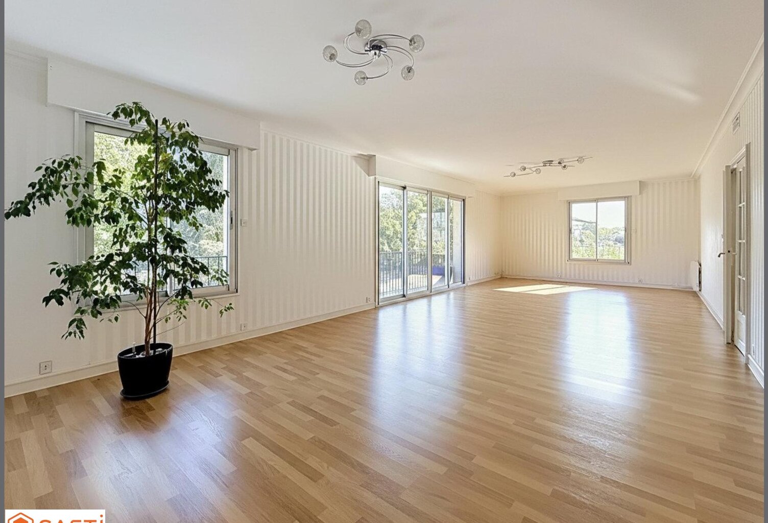 147 m2 avec vue Loire, balcons et garage. — photo 1