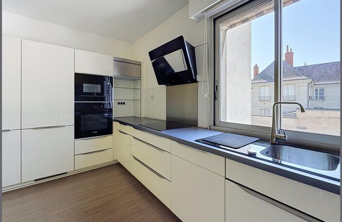 147 m2 avec vue Loire, balcons et garage. — photo 5