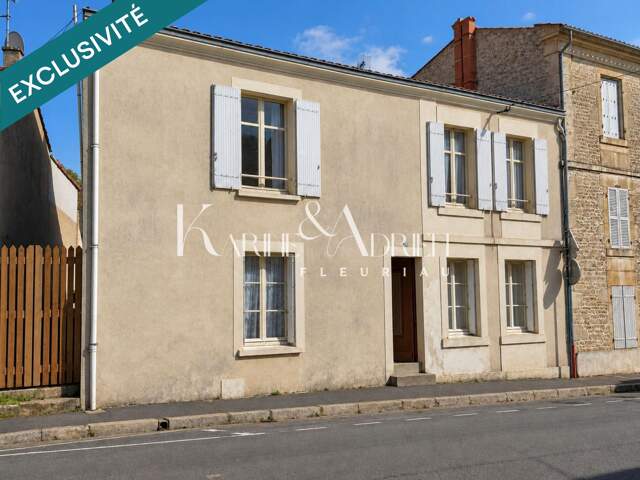 MAISON DE VILLE 2 CHAMBRES, DÉPENDANCE ET COUR — photo du bien