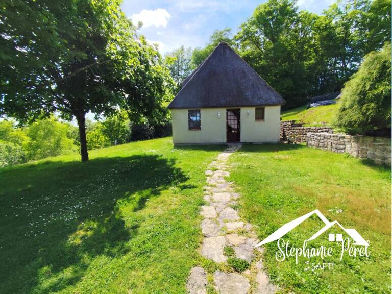 Maison de charme avec toit en chaume à Peyrelevade  Équipements de qualité et cadre idyllique ! — photo 1