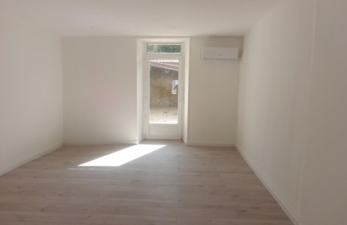 ISSOUDUN  Maison 103 m² avec extérieur sans vis-à-vis  DPE B — photo 2