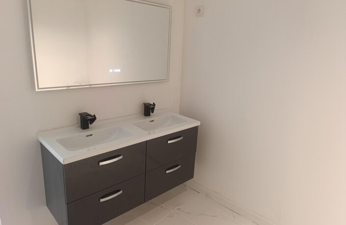 ISSOUDUN  Maison 103 m² avec extérieur sans vis-à-vis  DPE B — photo 4